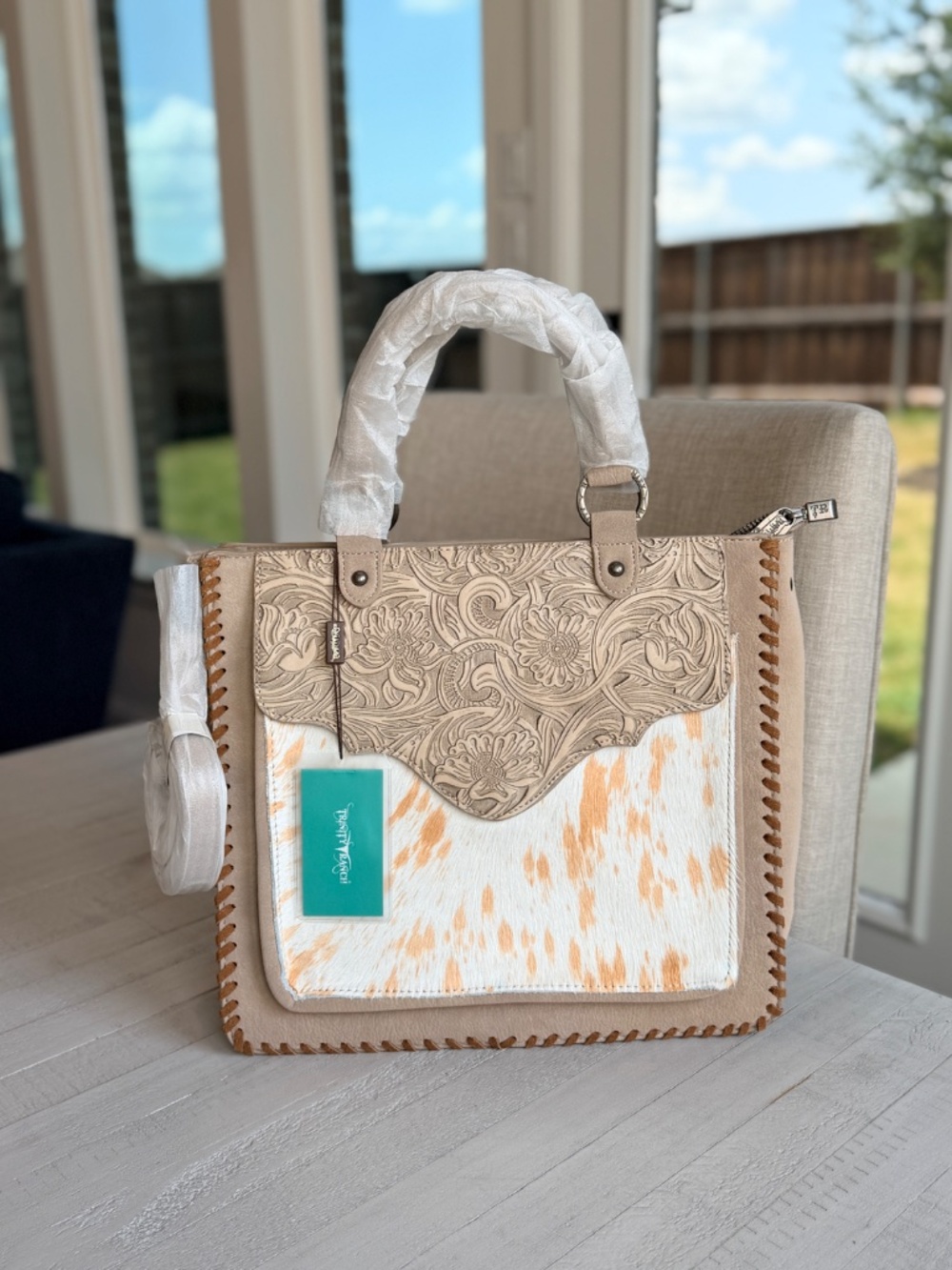 Trinity Ranch Cowhide ＆ Tooled Leather Tote Bag Tan